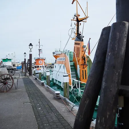 Binnendiek Haus 1 8 * Бюзум